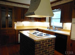 3849 Trent Hatchery Rd, Appomattox, VA 24522