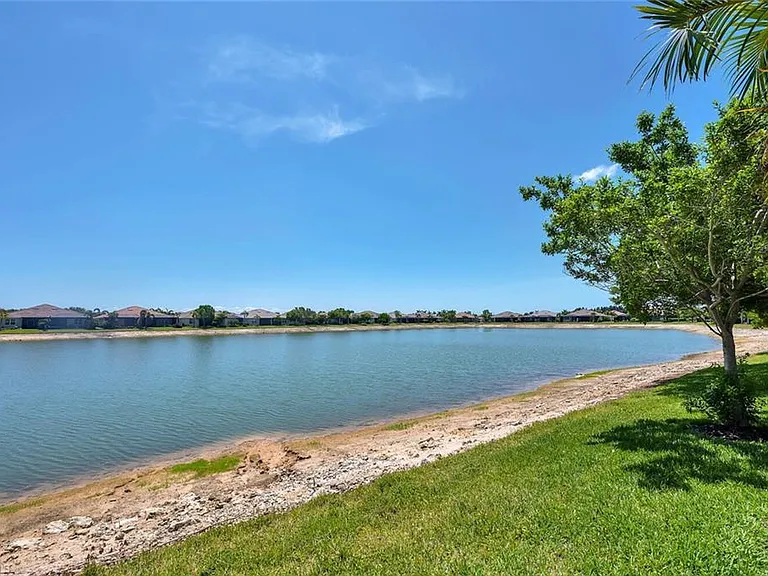 14940 Edgewater Cir — Photo 4
