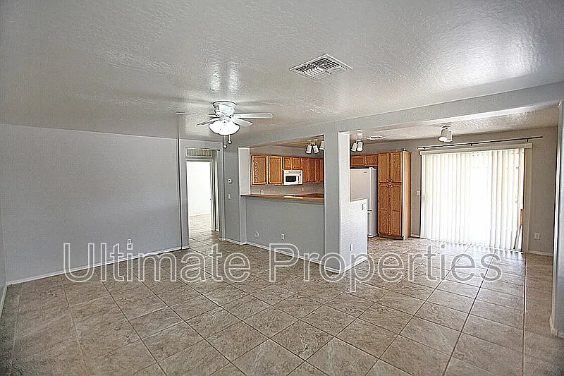 3 bed, 2.0 bath, 1183 sqft, $1,695 — Photo 2