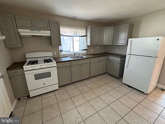 3rd image of 268 Weber Ave