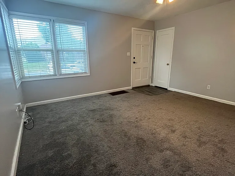 2704 S Alden St #A — Photo 3