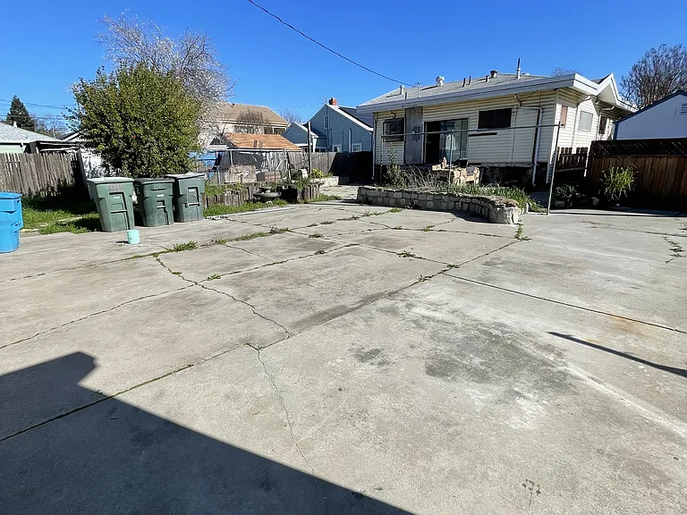 1311 Lemon St — Photo 15