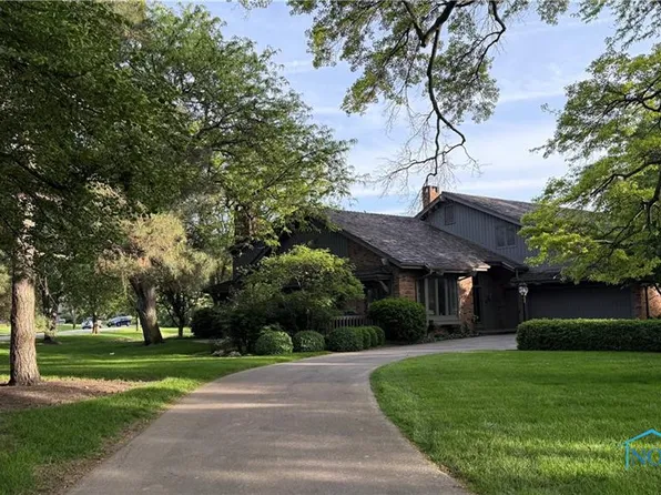 29802 Sussex Rd, Perrysburg, OH 43551