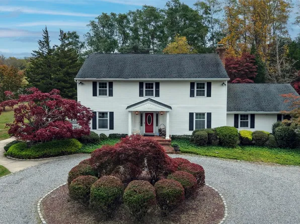12 Briarwood Court, Head Of The Harbor, NY 11780