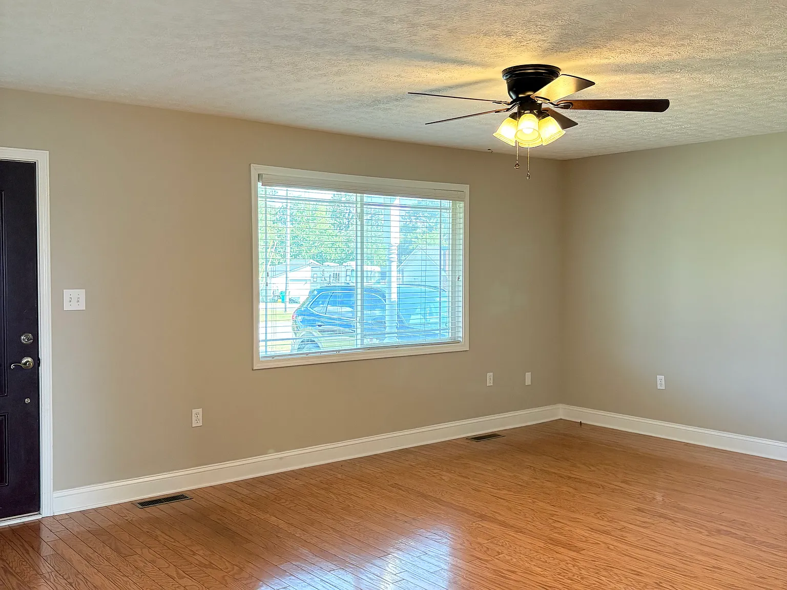 3 bed, 1472 sqft, $1,695 — Photo 3