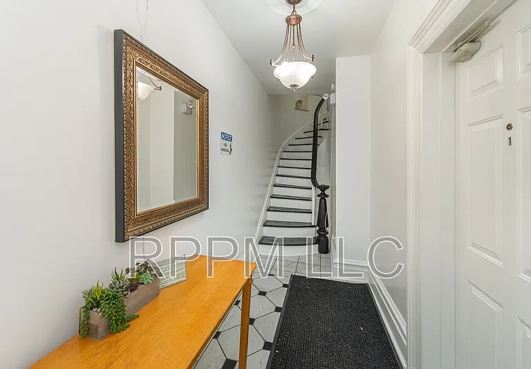 146 Sussex St #3 — Photo 2