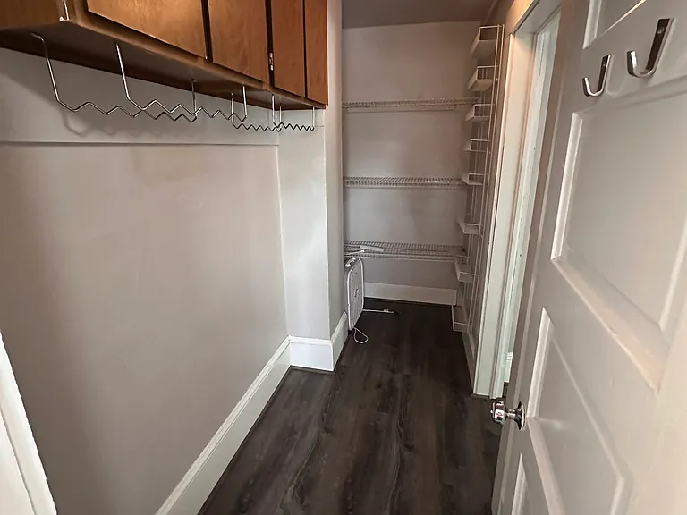 300 N Sprague St #3 — Photo 2