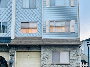 18 Candon Ct, Staten Island, NY