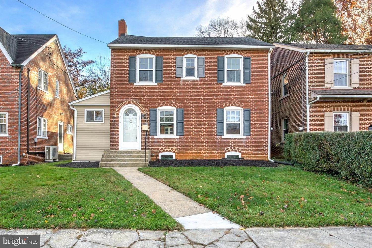206 Princess Ave photo 1