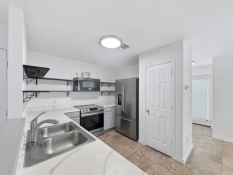 9215 Rowlands Sayle Rd — Photo 4
