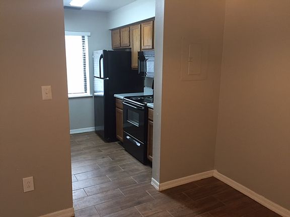 5th image of 220 Riverbend Dr Unit 203