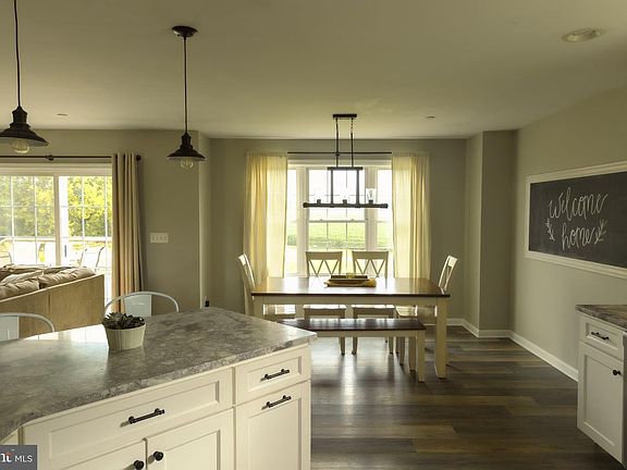 4th image of 11 Ridgeway Dr