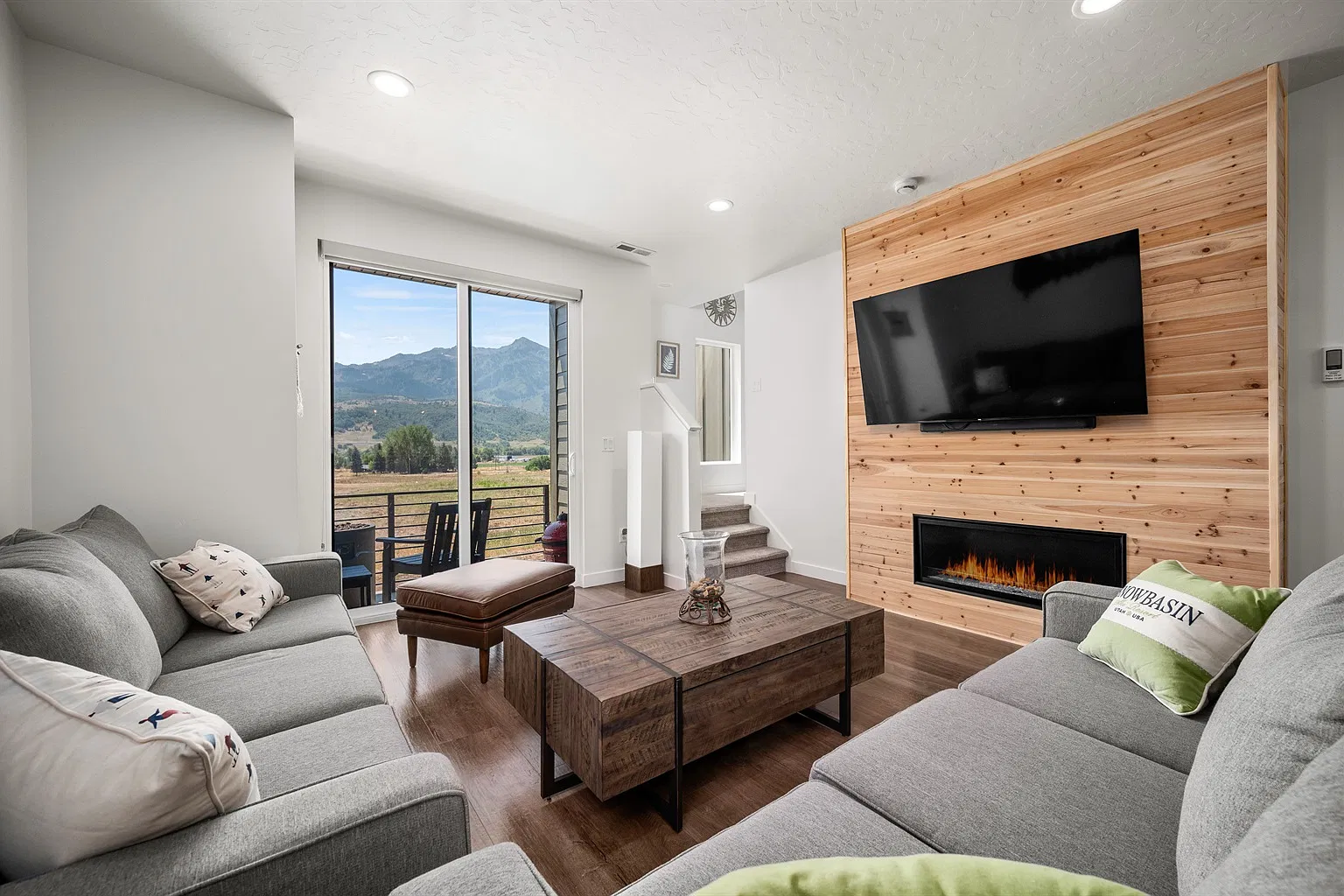 3 bed, 2.5 bath, $4,850 — Photo 1
