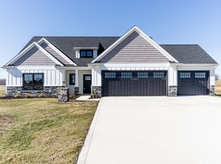 4732 S Roundhill Rd, Columbia City, IN 46725