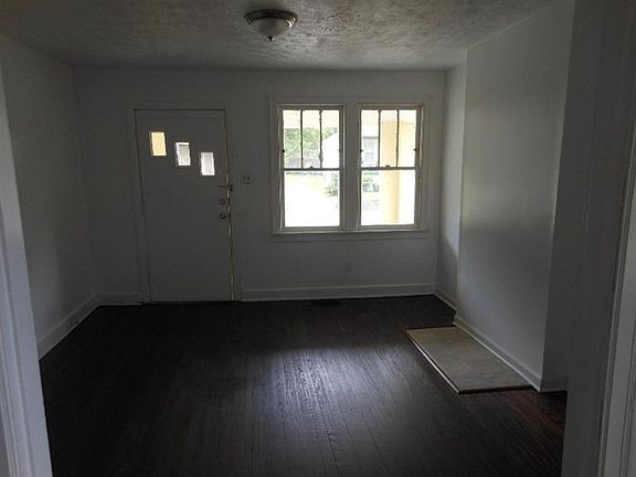 2nd image of 1120 Matthews Dr