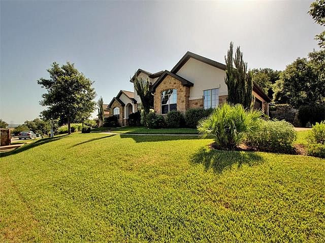 1st image of 304 Hazeltine Dr