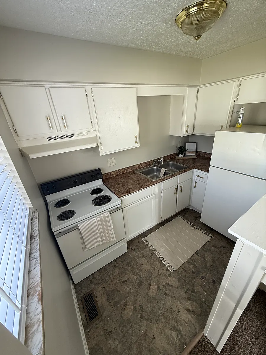 Building Photo - 401 Sycamore Rd #1
