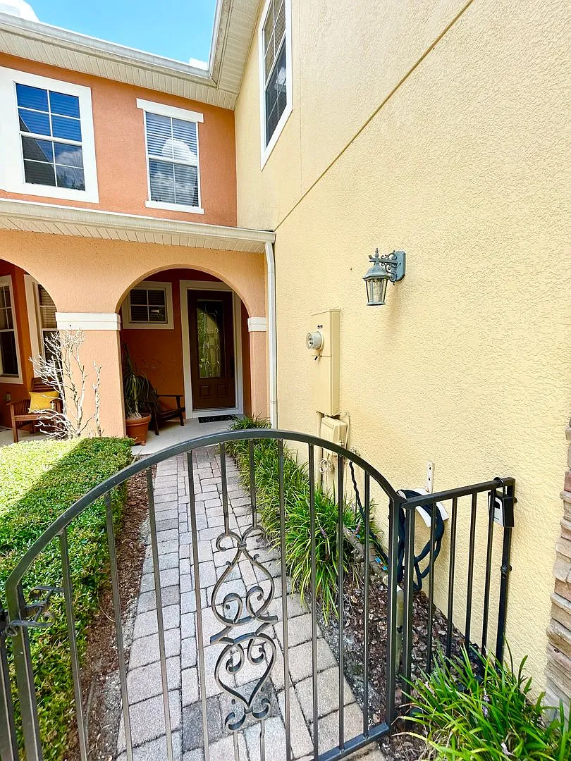 Gorgeous 3/2.5 Spacious Townhome with 1 Car Garage Ideally Located in Clayton's Crossing - Oviedo! — Photo 4