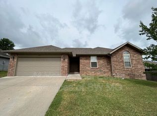 3235 N Travis Ave, Springfield, MO 65803