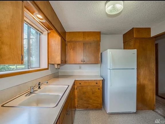 4th image of 1620 5th St NE #1622
