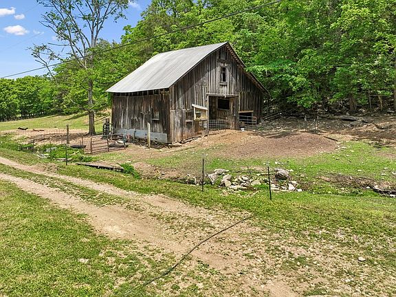 5th image of 34 Friendship Hollow Rd N