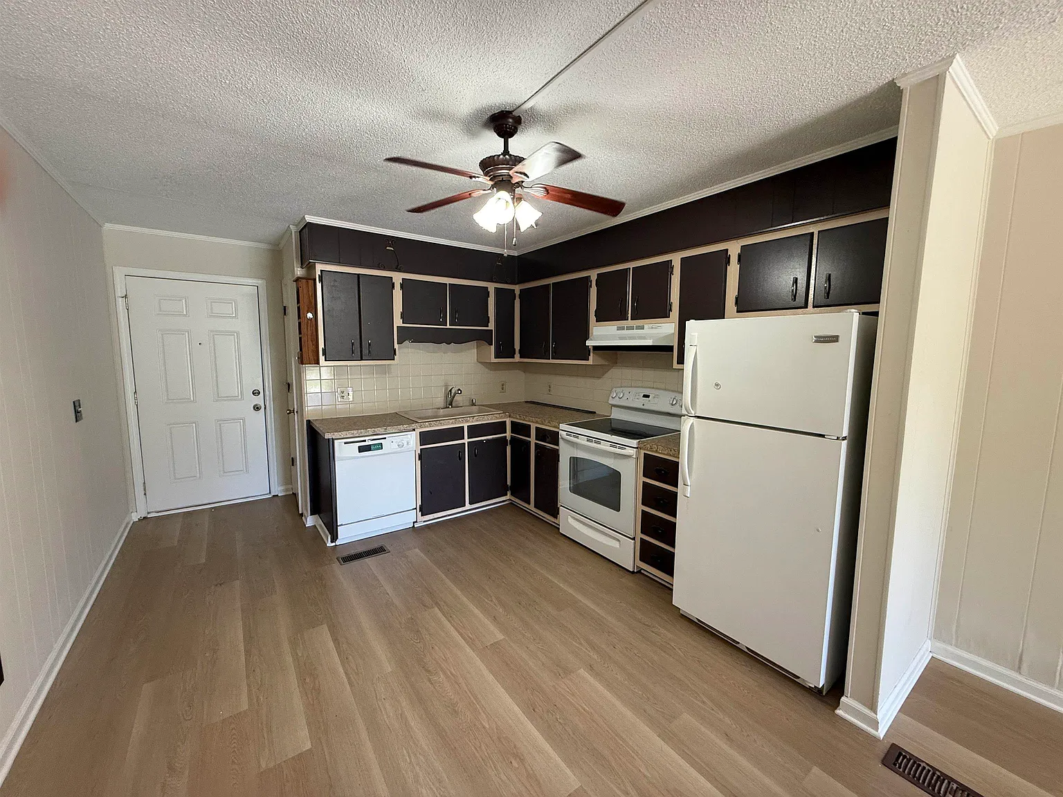 2 bed, 1.0 bath, 884 sqft, $1,400 — Photo 3