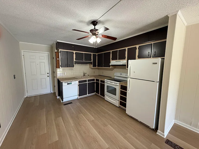 4067 Fairway Dr #B-2 — Photo 3