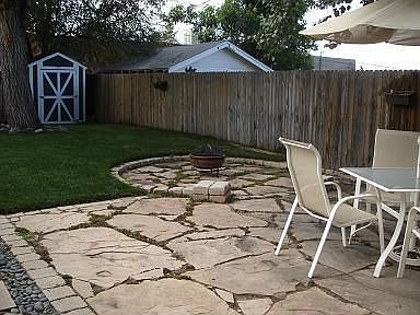 Flagstone Patio w/ fire pit