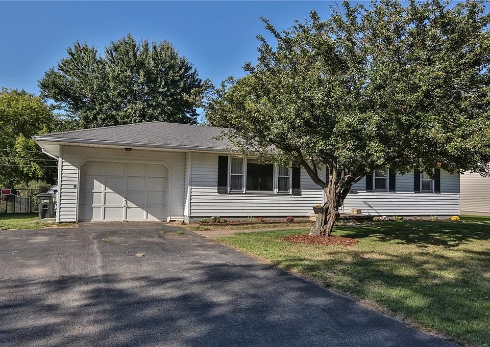 1st image of 16 Sunny Slope Dr
