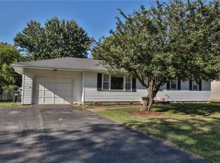 16 Sunny Slope Dr, Hilton, NY 14468