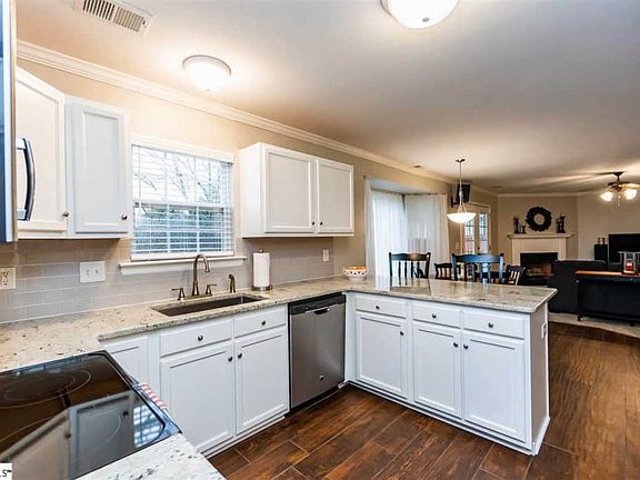 5th image of 120 Skilton Dr