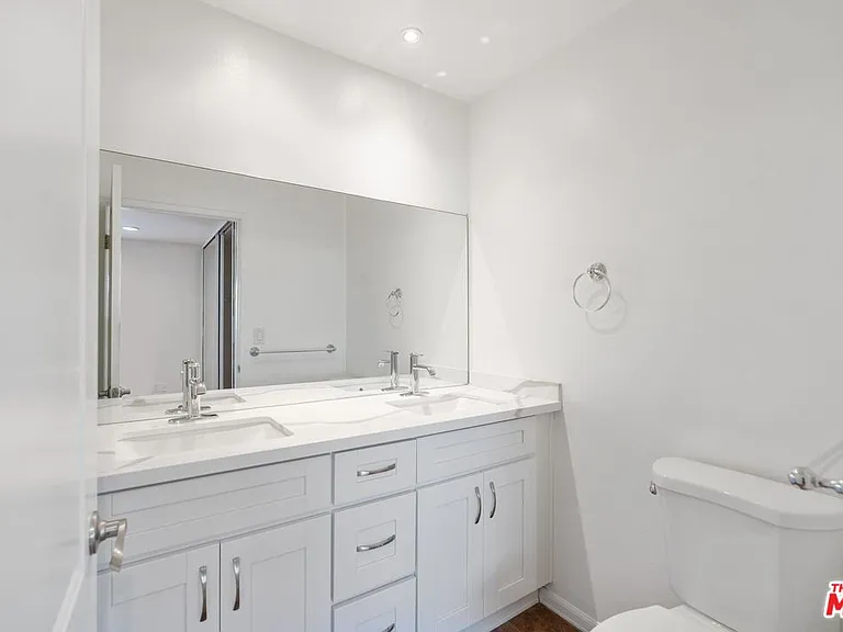 4238 Whitsett Ave #201 — Photo 11