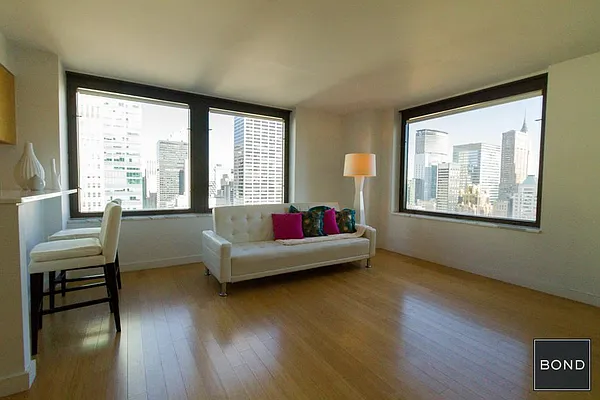 Rented by Bond New York | media 39