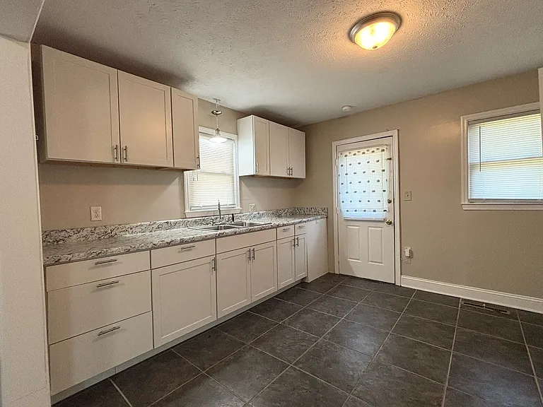4937 Walnut Dr — Photo 11