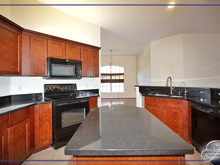3555 Poinsettia Ave — Photo 16