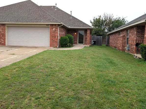 917 SW 37th St, Moore, OK 73160