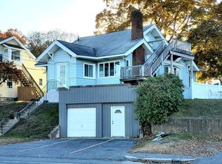 132 Lake Ave, Worcester, MA 01604