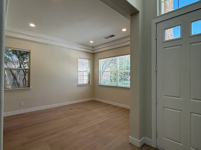 9633 Camden Hills Ave — Photo 5