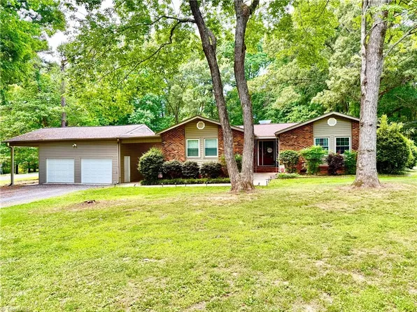 2068 Country Trl, Asheboro, NC 27205