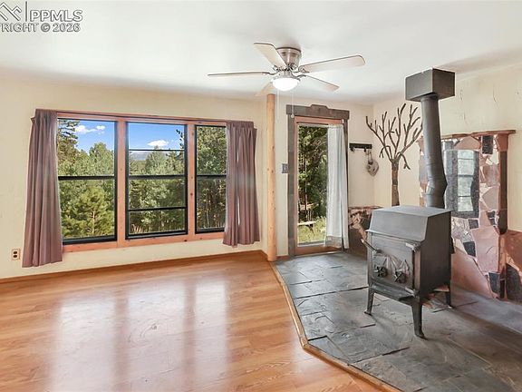 3rd image of 410 Rangeview Rd