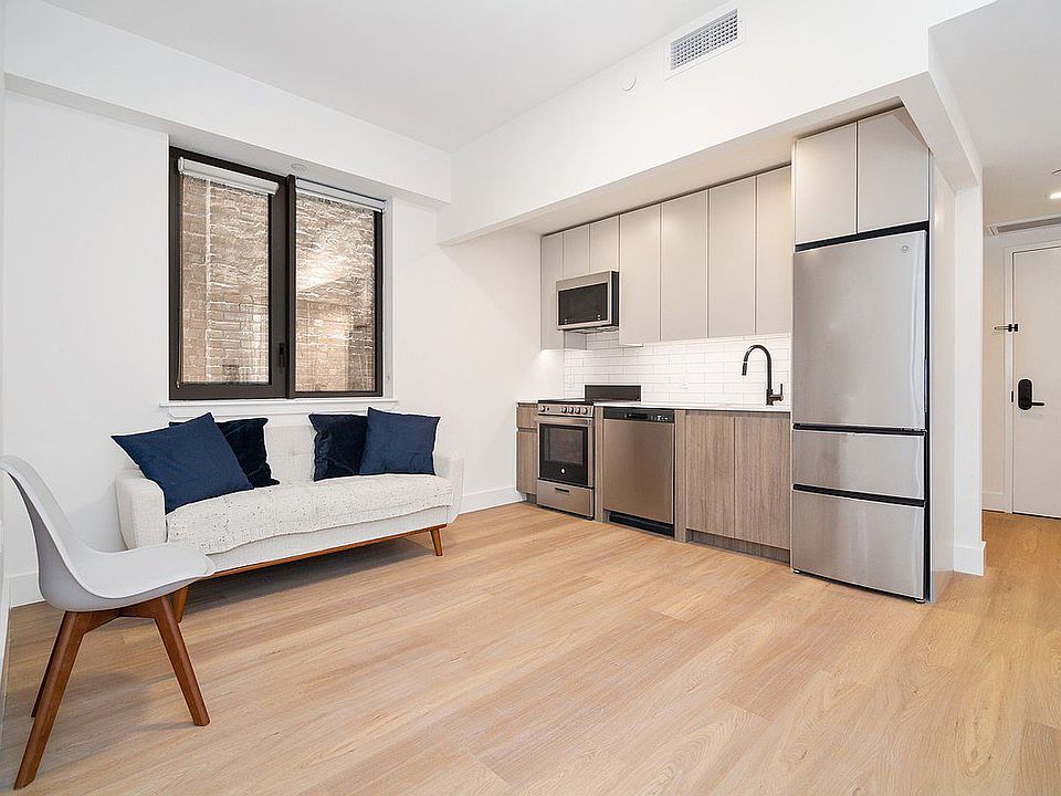 2nd image of 282 Grand St APT 501