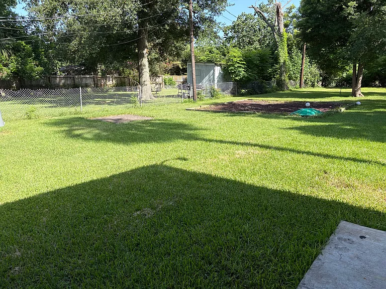 8639 Sonneville Dr — Photo 24