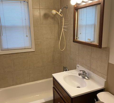 4th image of 72 Montfort Dr #1