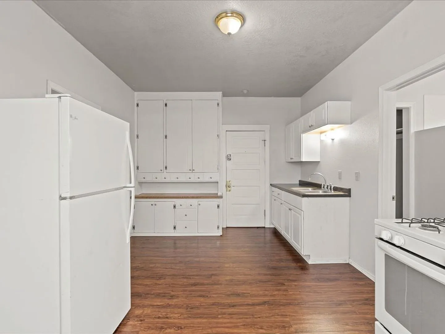 Lascelle Apartments — Photo 3