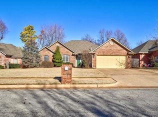 1221 N Charlton Rd, Edmond, OK 73003