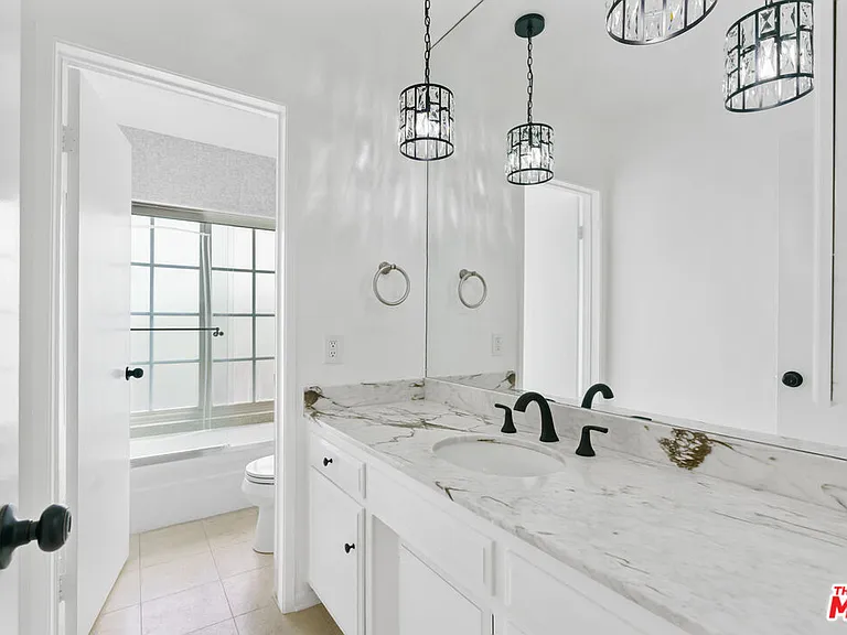 2208 Winona Blvd — Photo 14