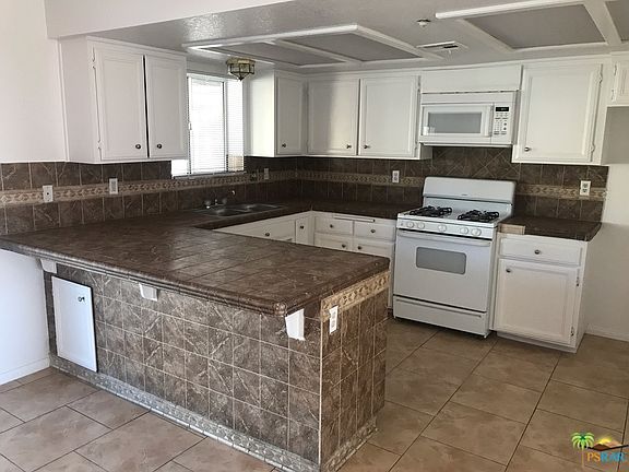3rd image of 66100 Mission Lakes Blvd