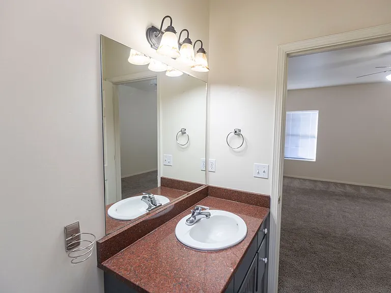 1635 Spruce Ave — Photo 29