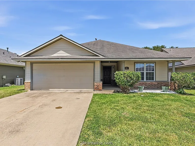 921 Windmeadows Dr — Photo 1
