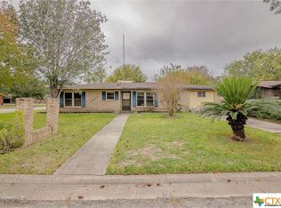 2407 E Rosebud Ave, Victoria, TX 77901